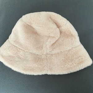 Fur bucket hat
